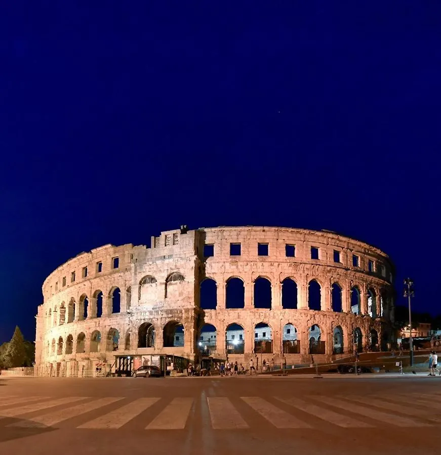 Top App 5 Min Arena Amphitheater Пула Апартаменты